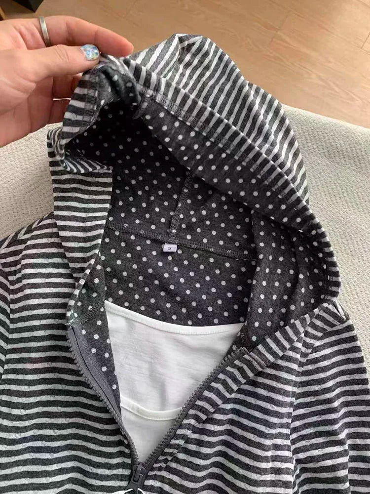 Chaqueta K-Fashion a Rayas con Capucha de Lunares